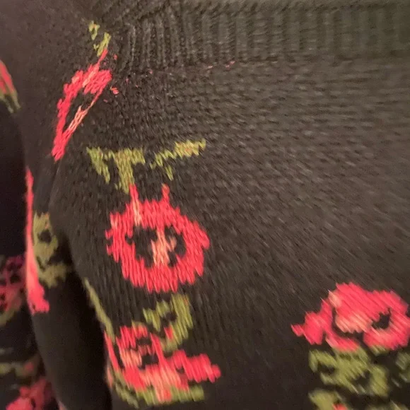 Cato XL black with pink floral design, square neck sweater. NWT - Picture 4 of 5